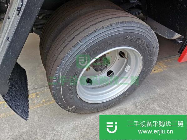 四川出售東風8噸油罐車，包上牌
