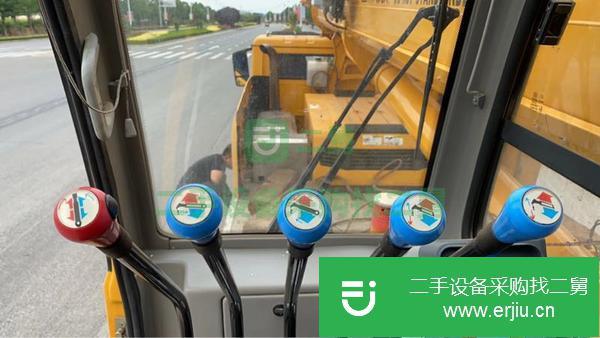 山東出售二手5五節(jié)臂吊車