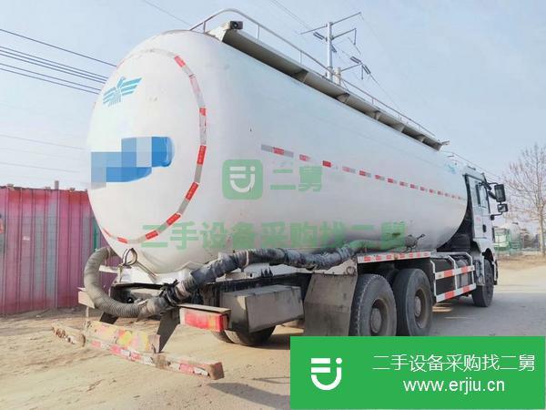 山東出售二手的運輸車，濰柴發動機，法斯特高低速變速箱，加重奔馳后橋