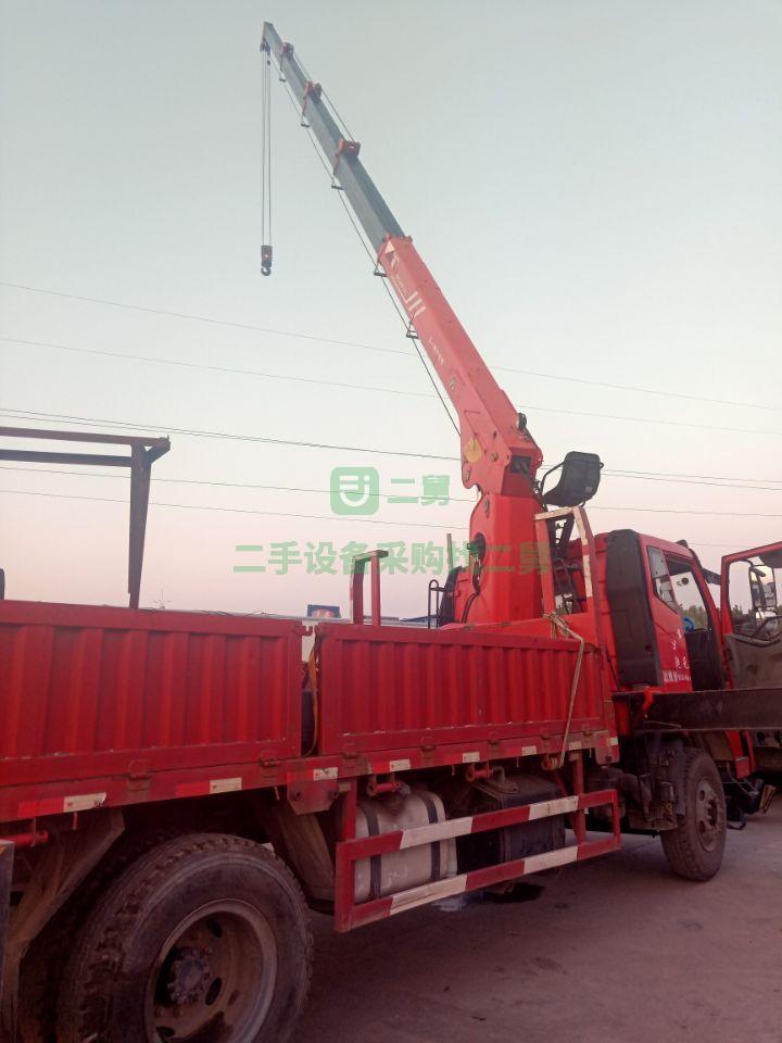 山東出售二手的19年三一8噸自備吊車5節臂