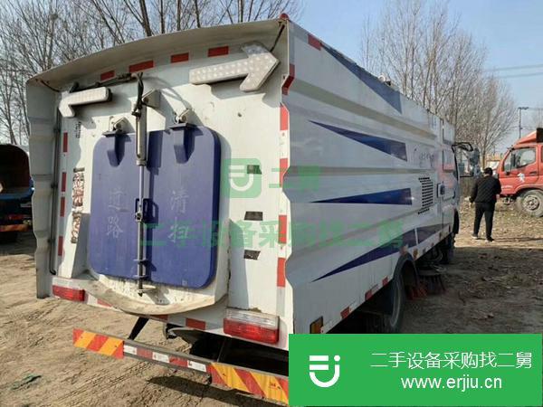 山東出售二手掃路車一臺(tái)，高配朝柴156馬力，原裝空調(diào)，剛審?fù)贶囐I完保險(xiǎn)