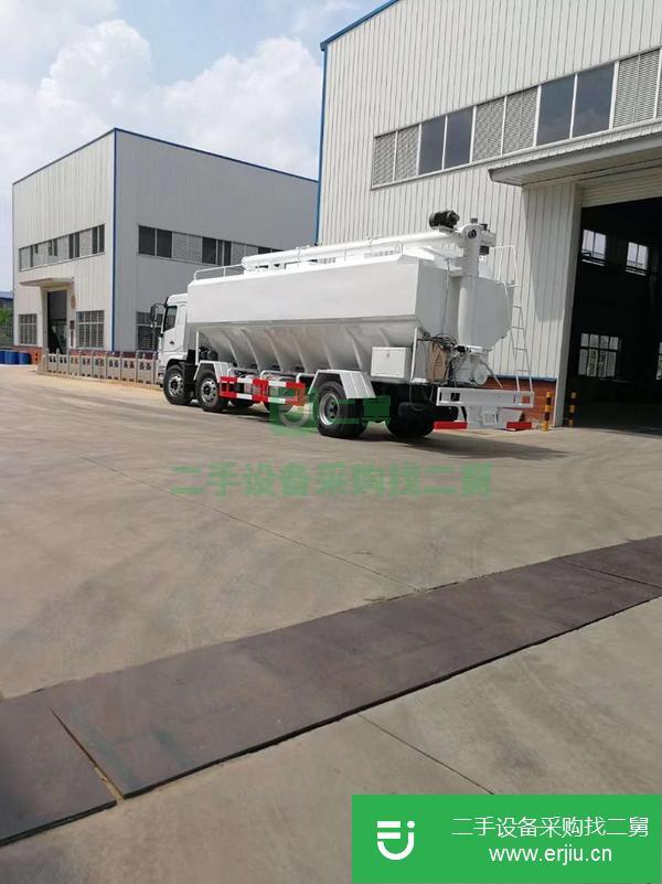 湖北出售二手15噸散裝飼料運(yùn)輸車