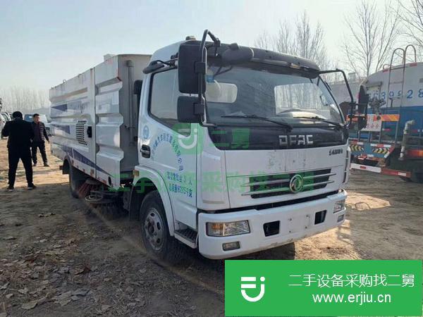 山東出售二手掃路車一臺(tái)，高配朝柴156馬力，原裝空調(diào)，剛審?fù)贶囐I完保險(xiǎn)