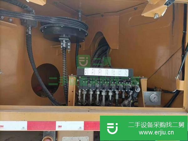 云南出售二手三一泵車，奔馳49米底盤，叉腿三橋五節臂，國五排放