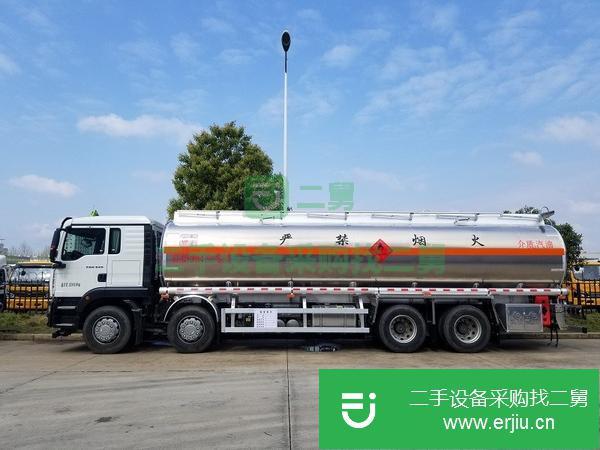 新疆出售二手前四后八重汽汕德卡油罐車