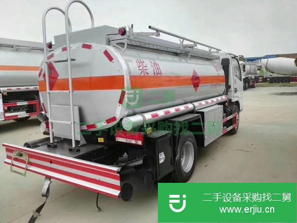 新疆出售二手東風多利卡5噸加油車