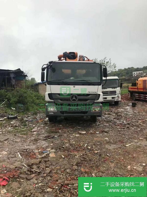 安徽出售二手中聯重科泵車,奔馳底盤,好用的六節臂
