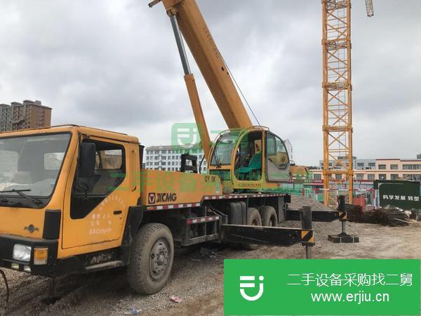 山東出售25噸徐工吊車