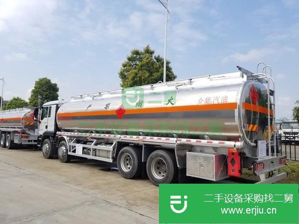 新疆出售二手前四后八重汽汕德卡油罐車