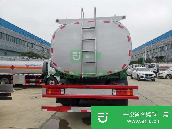 福建出售二手油罐式運(yùn)輸車(chē)