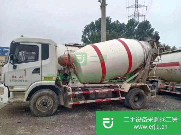 浙江出售17年大運(yùn)攪拌車(chē),180馬力六杠機(jī)