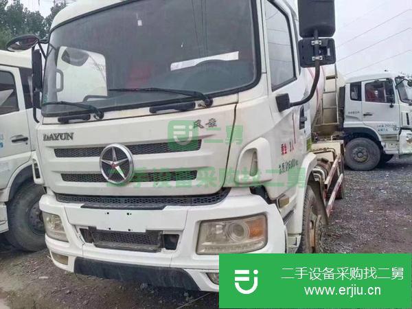 浙江出售17年大運(yùn)攪拌車(chē),180馬力六杠機(jī)
