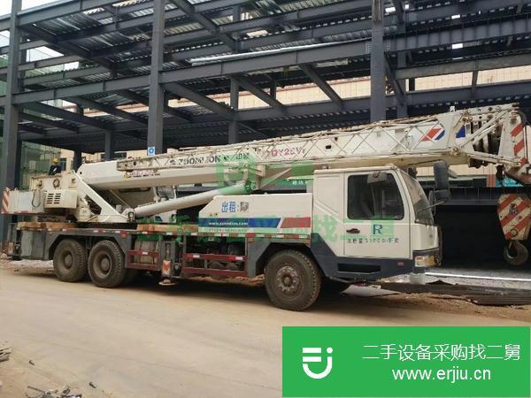 云南出售二手中聯(lián)25噸5節(jié)臂吊車