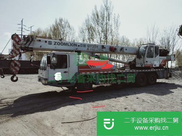 山東出售二手中聯(lián)二十五噸吊車