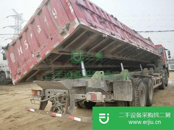 山東出售二手豪沃9.6米側(cè)翻自卸車