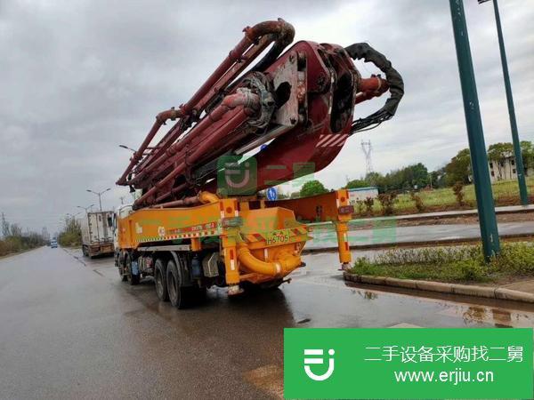 重慶出售三一泵車，五十鈴52米底盤,6節臂