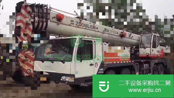 河南出售二手中聯(lián)吊車 五節(jié)大臂