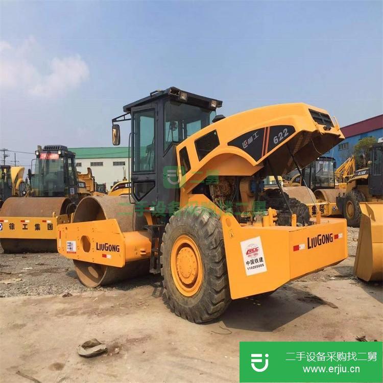 上海出售二手3噸膠輪壓路機(jī)