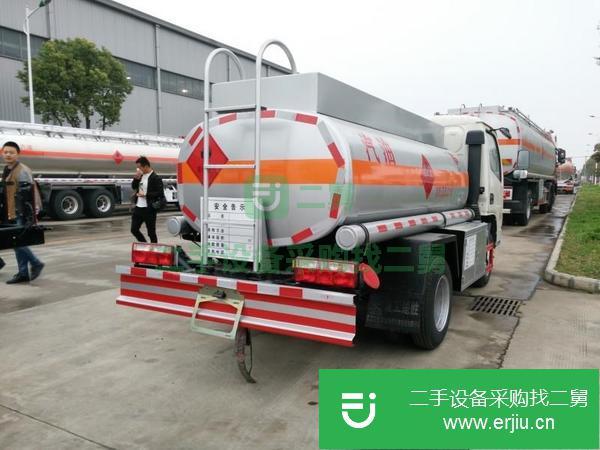 福建出售東風2噸藍牌油罐車，可分期包送車