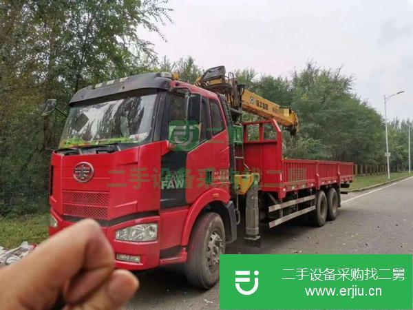 湖北出售二手解放牌前四后八隨車吊
