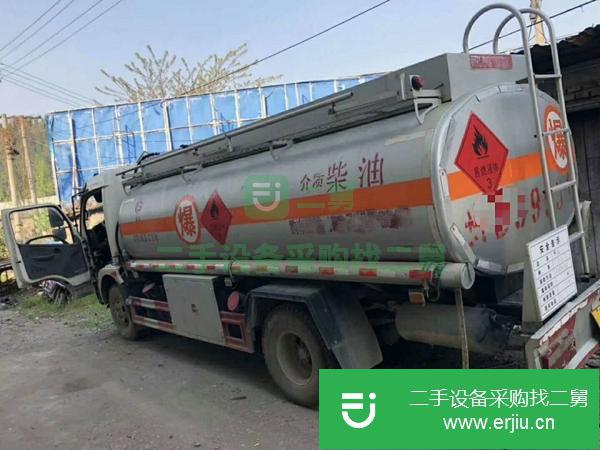 重慶出售二手八噸東風多利卡加油車