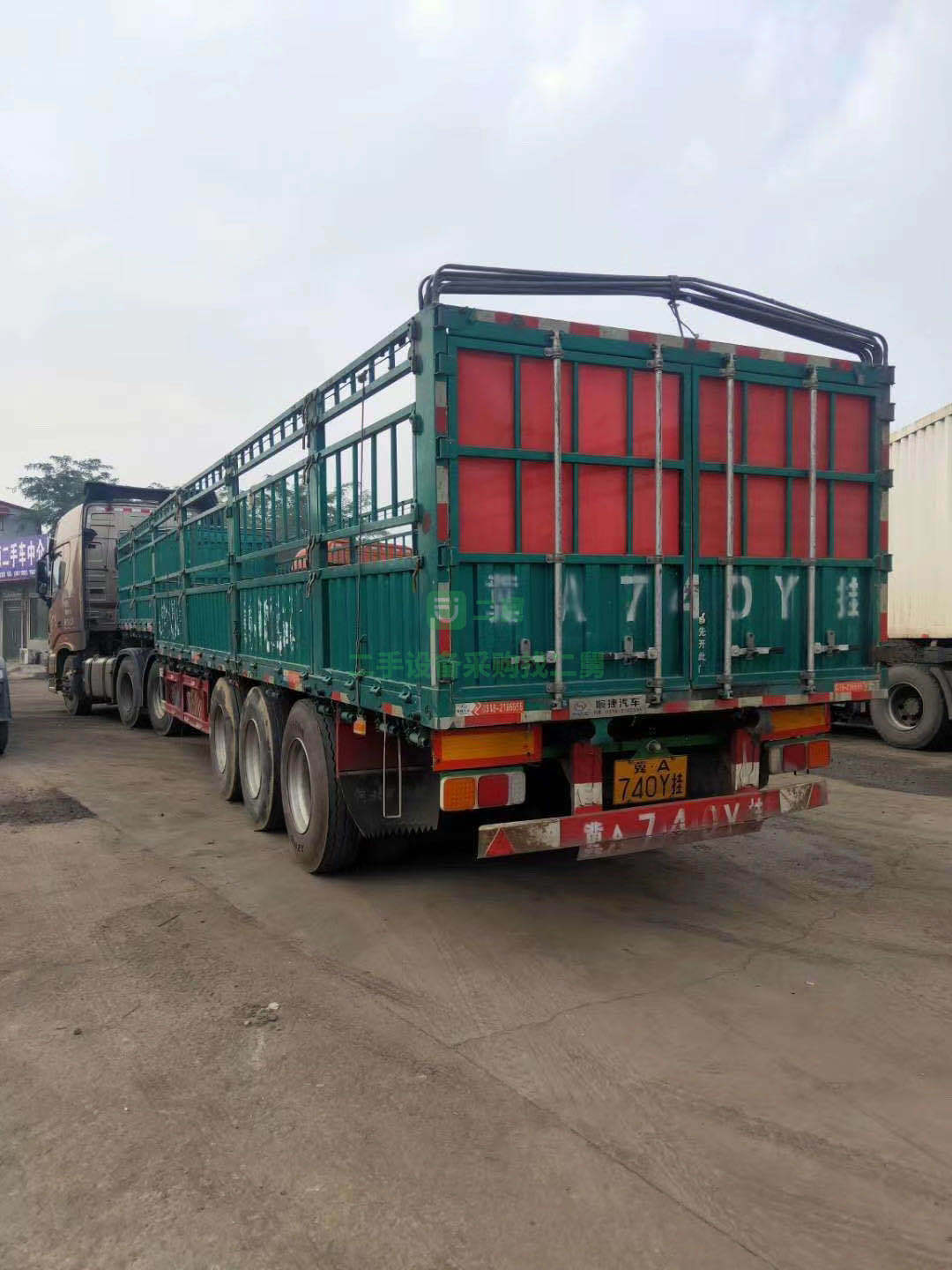 出售一臺1年3個月天龍旗艦560馬力雙驅牽引車，帶13米河北順捷高低板下翻門半掛車