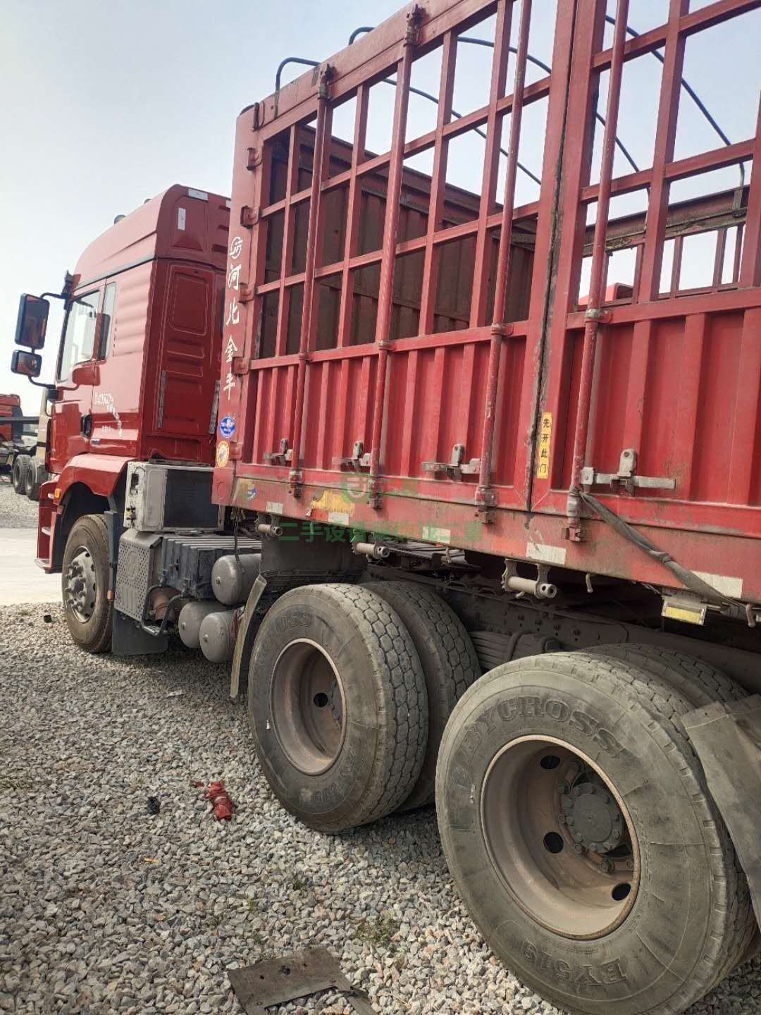 出售19年1月份，德龍新M3000牽引車，國五排放，雙驅(qū)輕體，430馬力