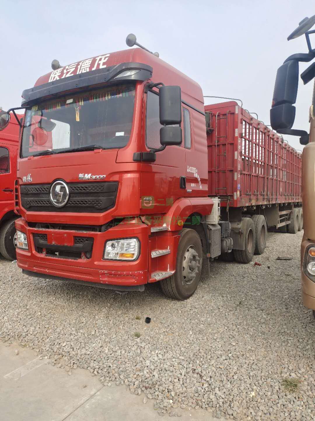 出售19年1月份，德龍新M3000牽引車，國五排放，雙驅(qū)輕體，430馬力
