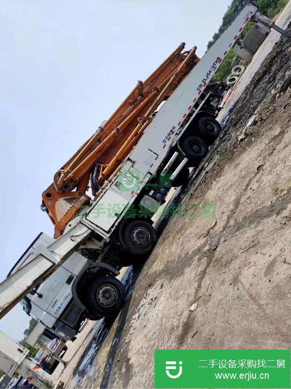 湖南出售二手中聯(lián)奔馳52米泵車
