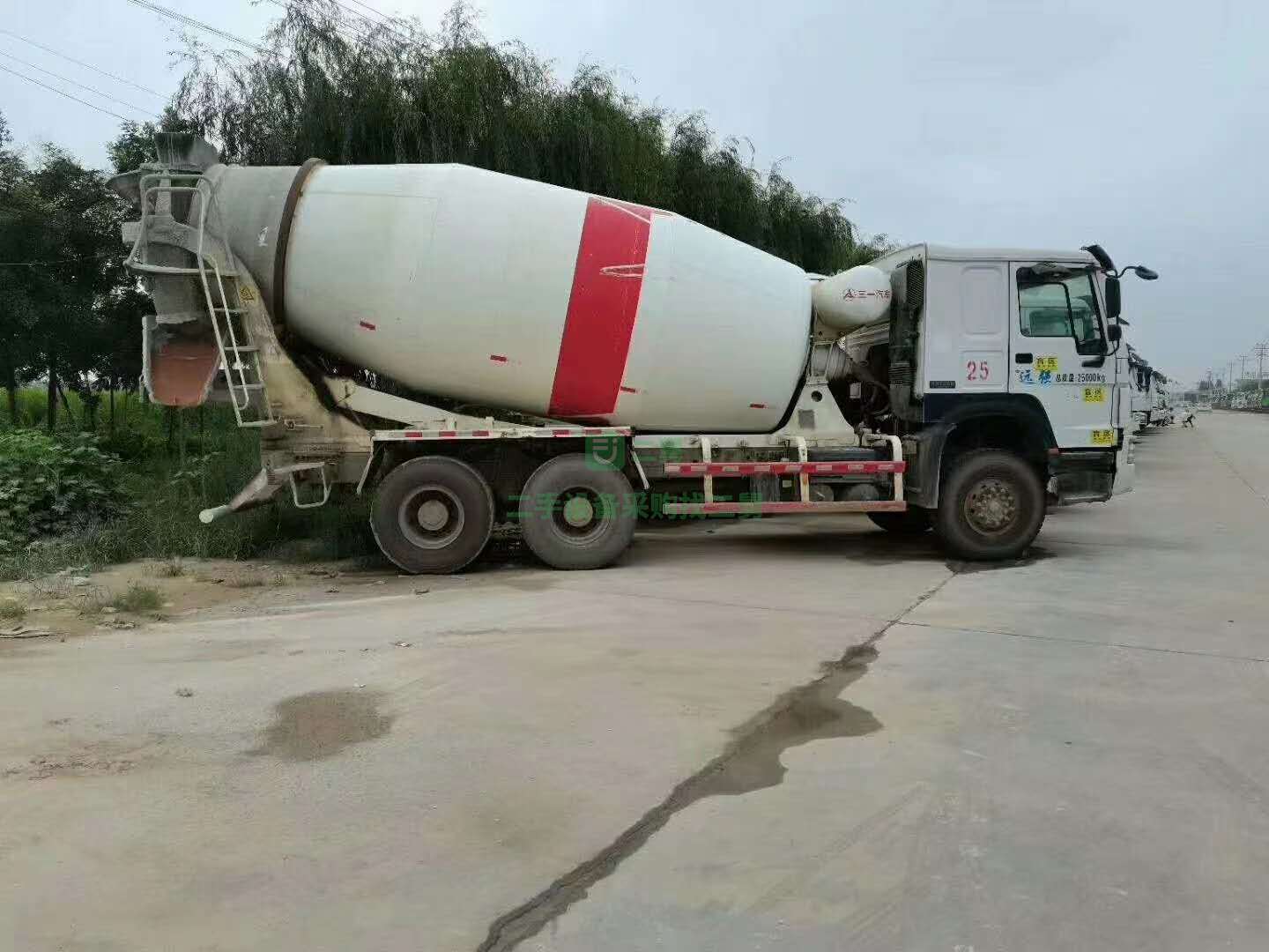 出售一臺17年豪沃攪拌車，國五排放