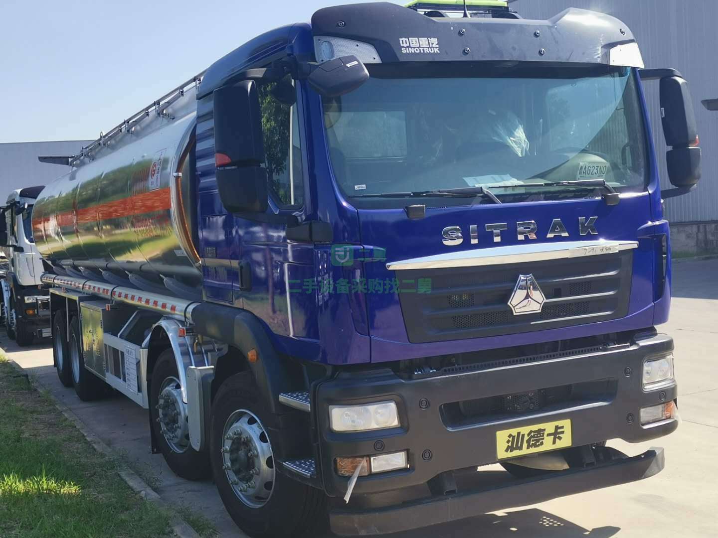 湖北出售汕德卡前四后八鋁合金油罐車