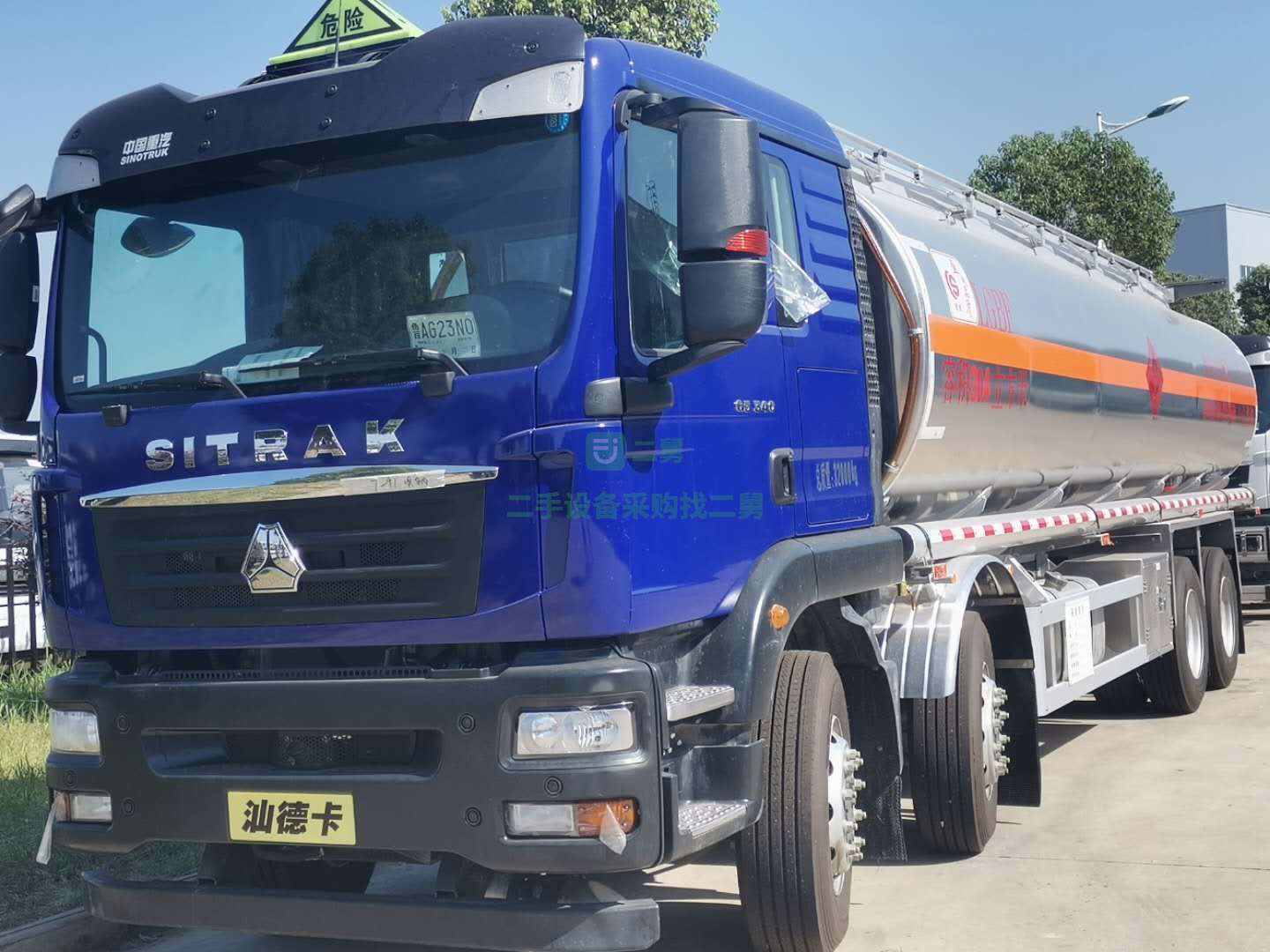 湖北出售汕德卡前四后八鋁合金油罐車