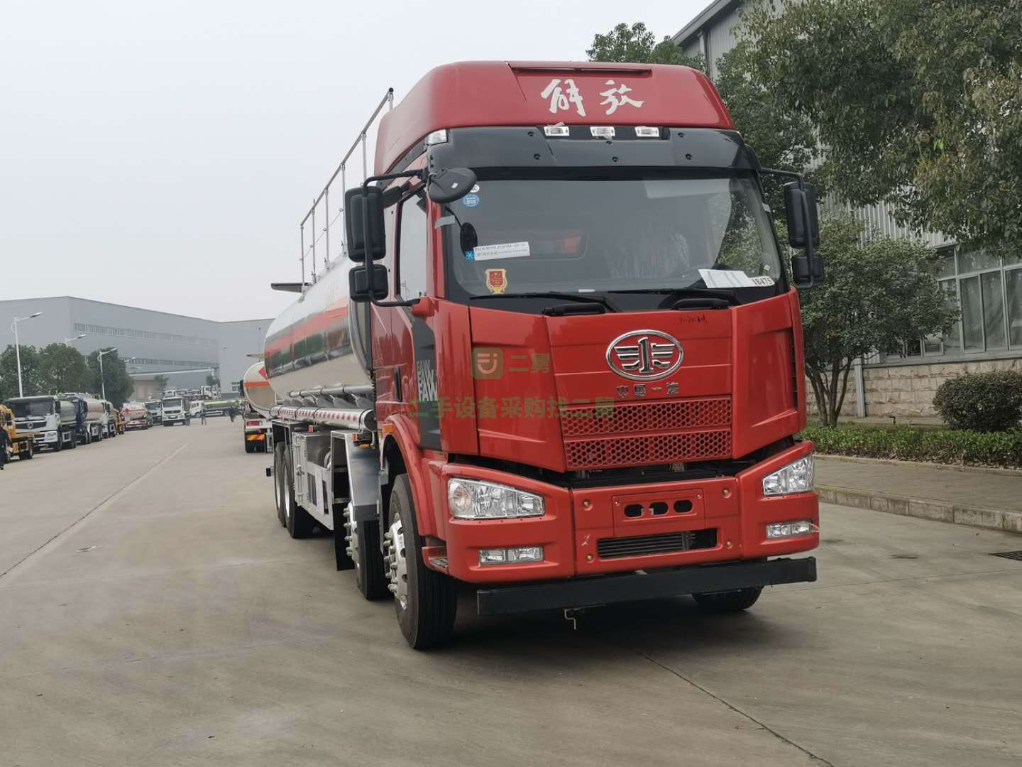 湖北出售二手的解放前四后八鋁合金油罐車