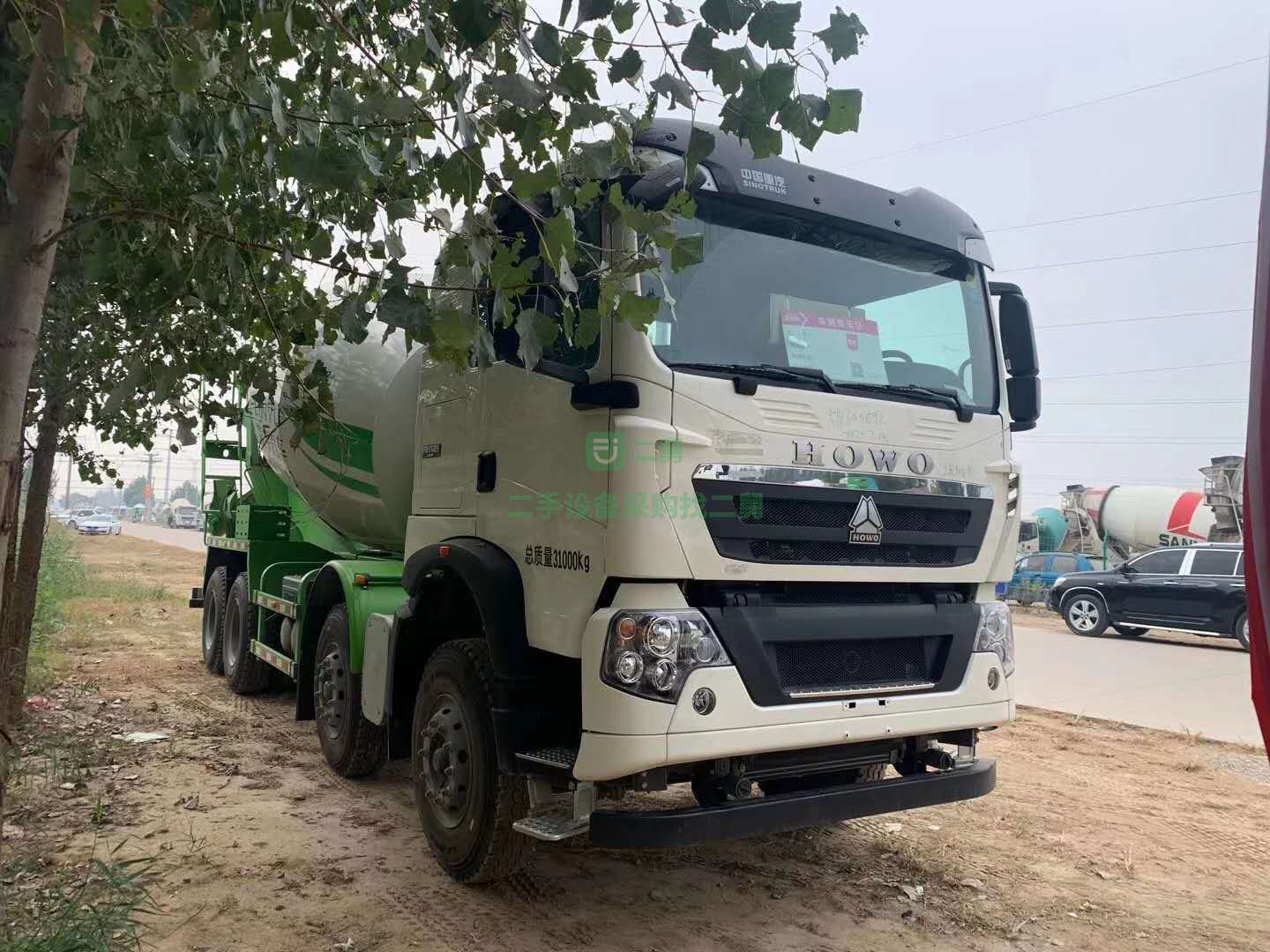 出售豪沃輕量化攪拌車，中集凌宇上裝可拉15方