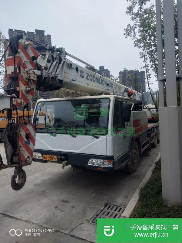 陜西出售二手25噸中聯(lián)吊車(chē)
