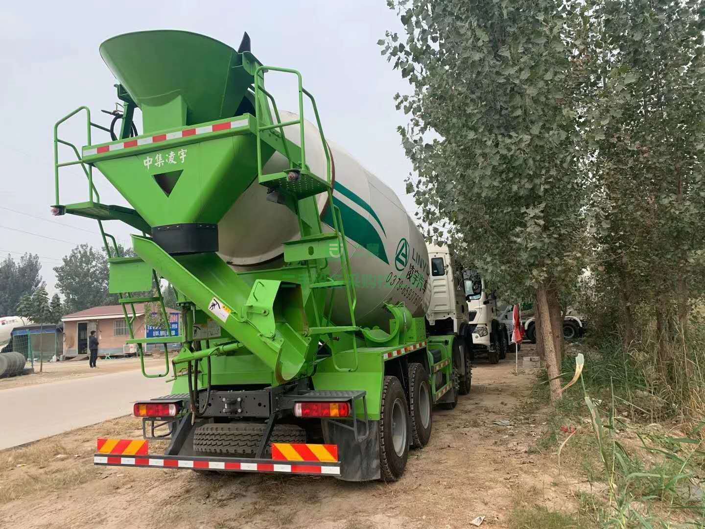 出售豪沃輕量化攪拌車，中集凌宇上裝可拉15方