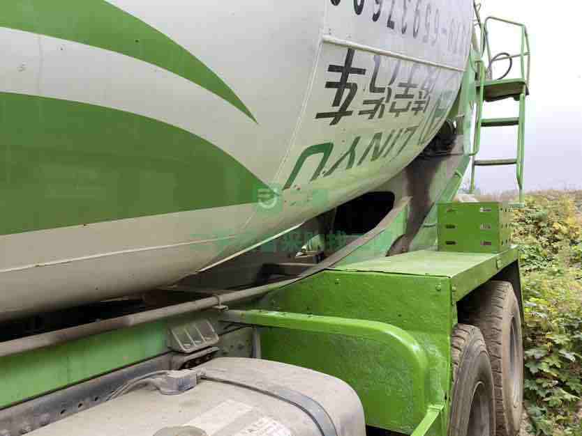 出售17年豪沃凌宇攪拌車輕量化大12方，手續(xù)齊全，包提檔過(guò)戶，支持分期