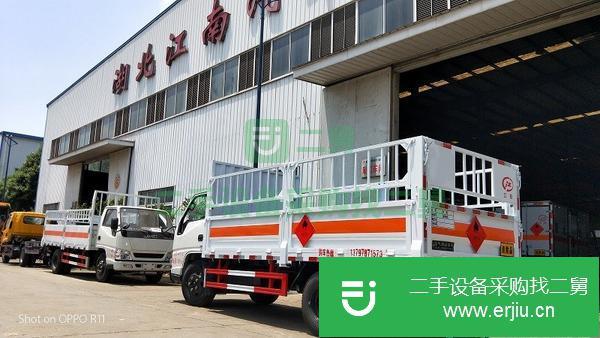 內蒙古出售二手江鈴順達4.2米二類危險品倉欄氣瓶運輸車