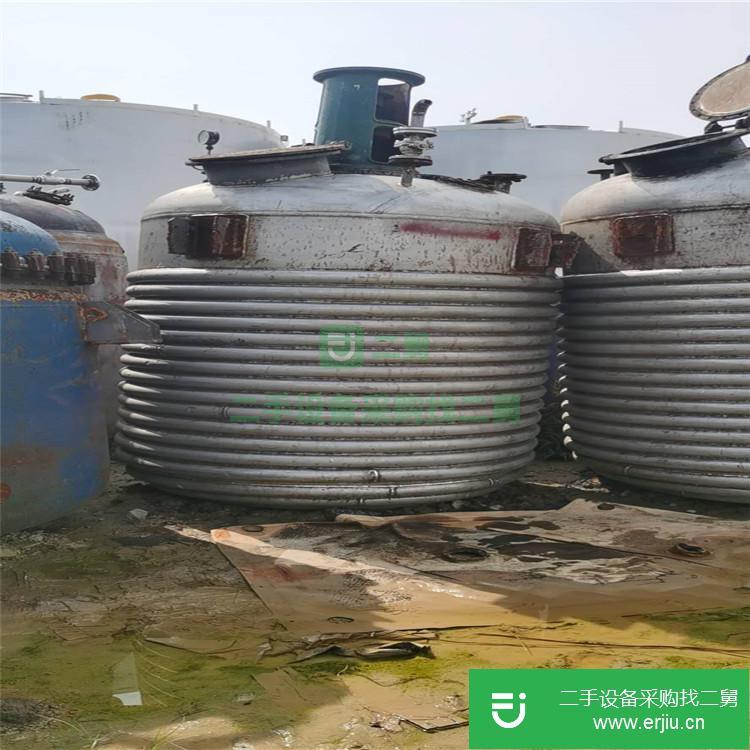 山東出售二手5000L搪瓷反應(yīng)釜