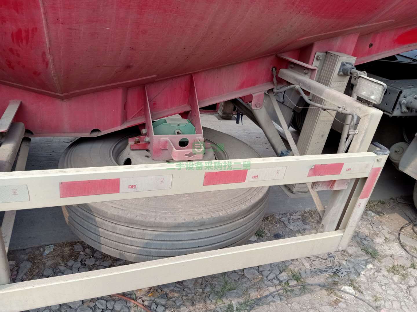 出售二手19年的38方輕型散裝水泥罐車