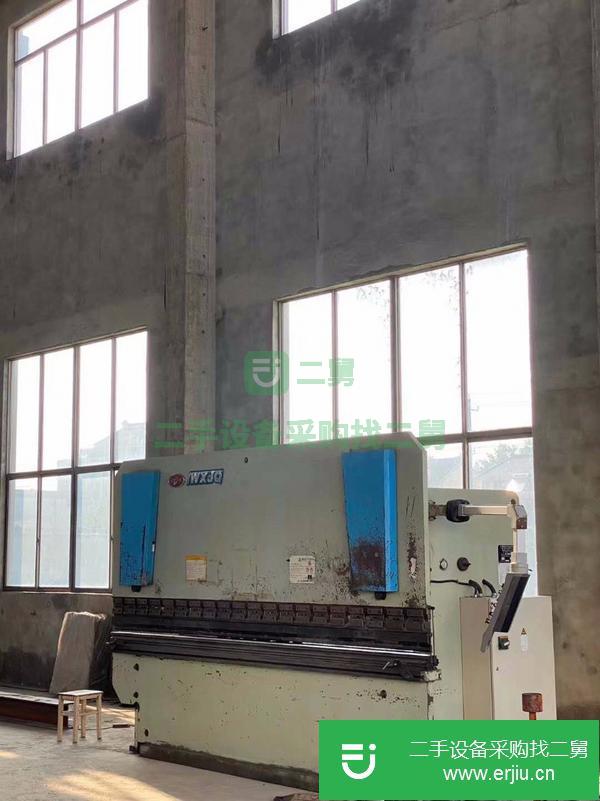 江蘇出售二手無錫金球125噸/4米雙伺服數(shù)控折彎機(jī)