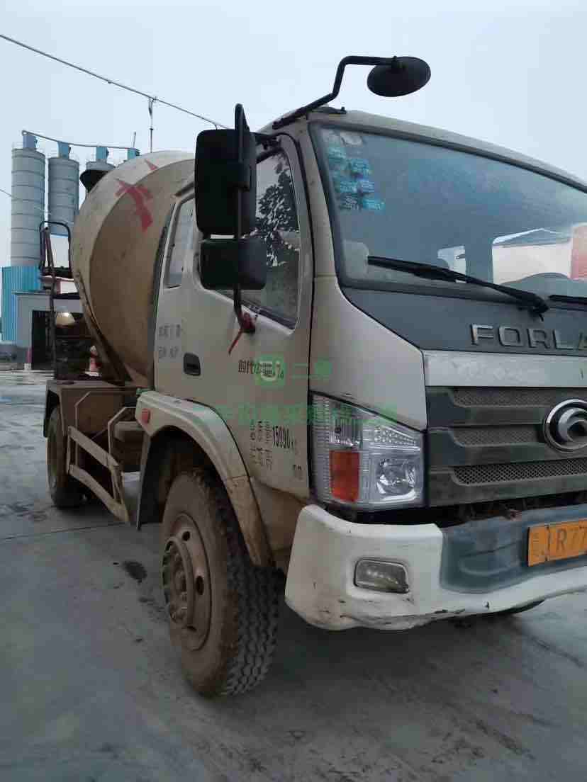 出售2015年1月份，時代6方小型攪拌車