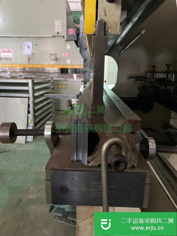 廣東出售二手100tx3200數(shù)控折彎機