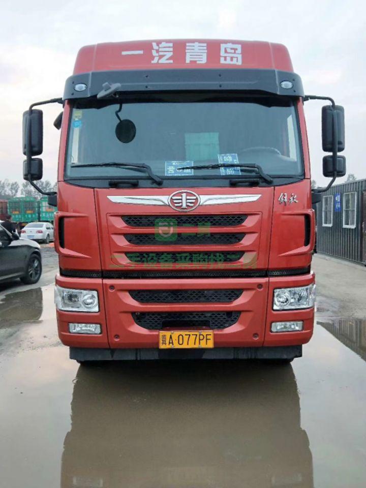 出售八個月捍衛400雙驅帶十一米掛牽引車輪胎九成新