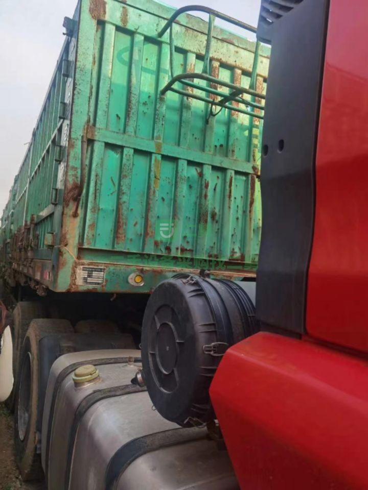 出售4年整，13米高低板金多利牽引車(chē)，無(wú)邊梁，手續(xù)在手，報(bào)價(jià)3W