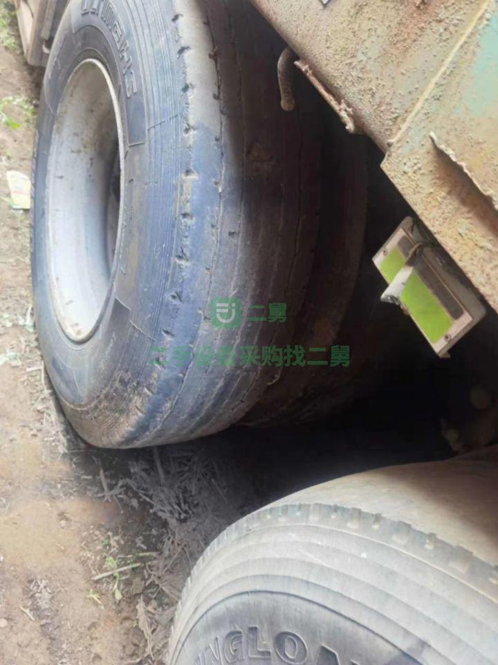 出售4年整，13米高低板金多利牽引車(chē)，無(wú)邊梁，手續(xù)在手，報(bào)價(jià)3W