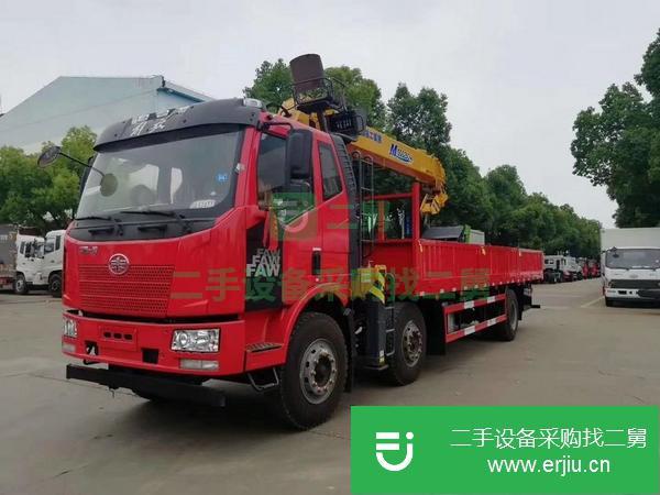 廣西出售二手一汽解放前四后四小三軸隨車吊