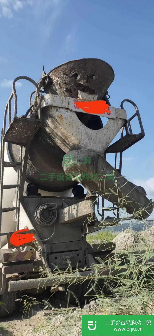 山東出售二手豪沃?jǐn)嚢柢嚕瑏喬厣涎b大20方，車況精品，手續(xù)齊全！