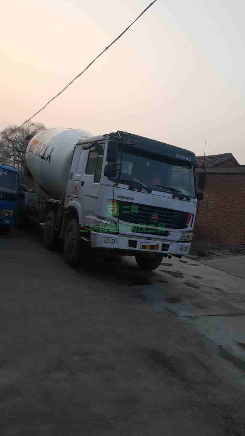 天津出售二手的豪沃混泥土攪拌罐車