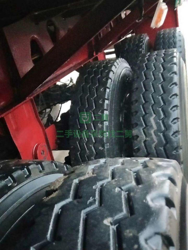 出售八個月捍衛400雙驅帶十一米掛牽引車輪胎九成新